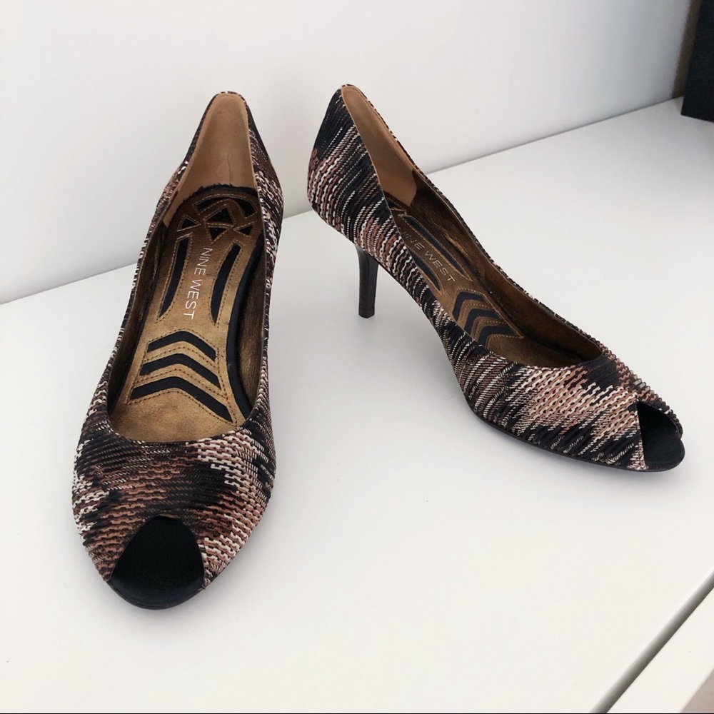 NWT Nine West Brown Tan Pattern Peep Toe Heels